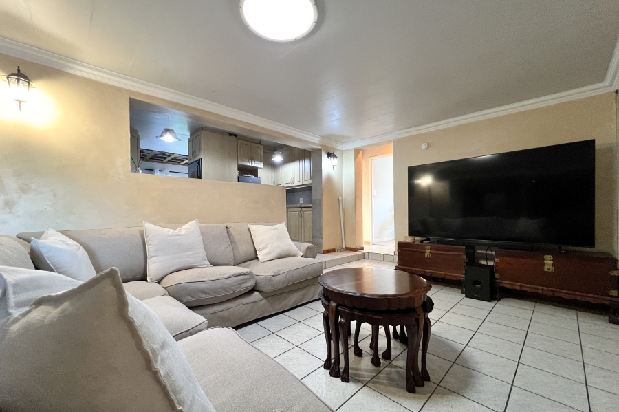 5 Bedroom Property for Sale in Vredekloof Western Cape